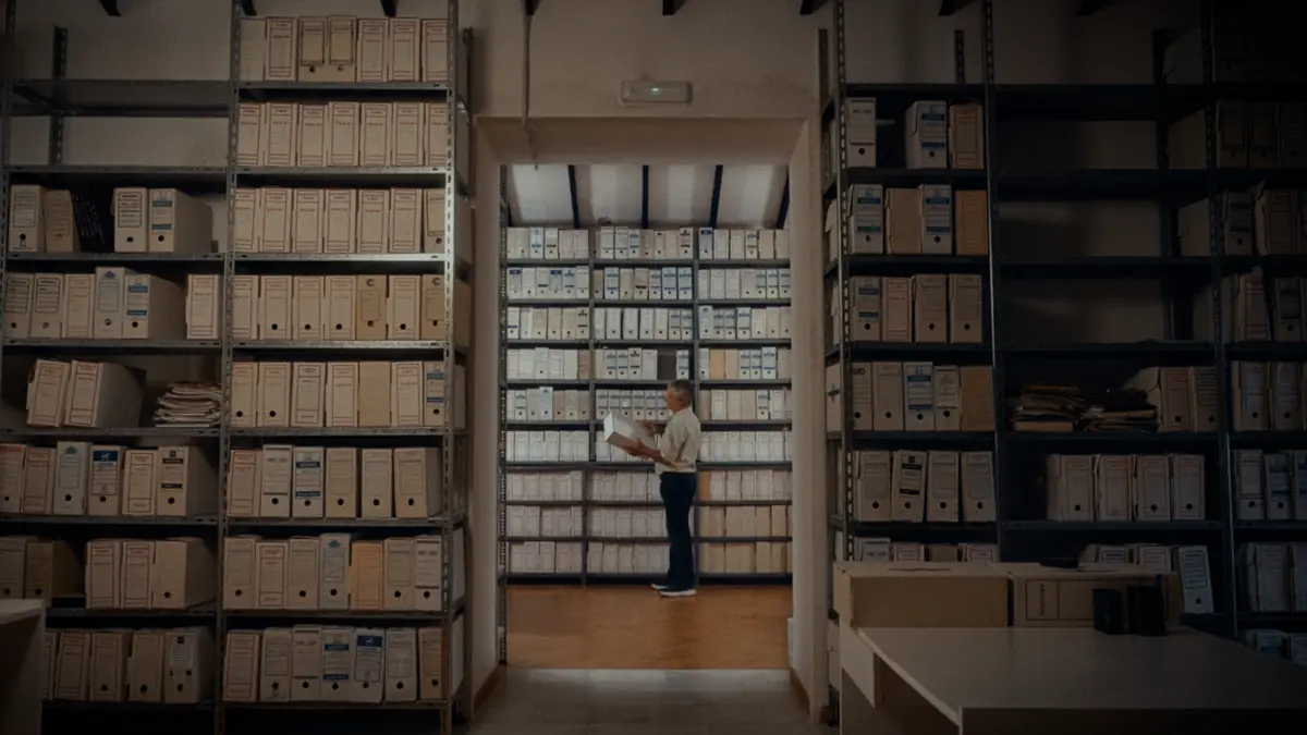 Archivo con estanterías de documentos